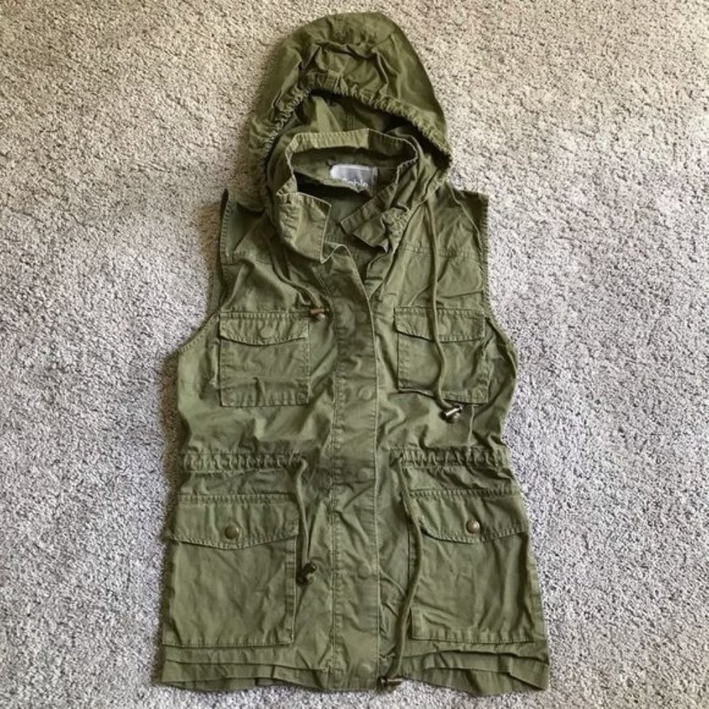 2 Sable women’s small green hooded vest
